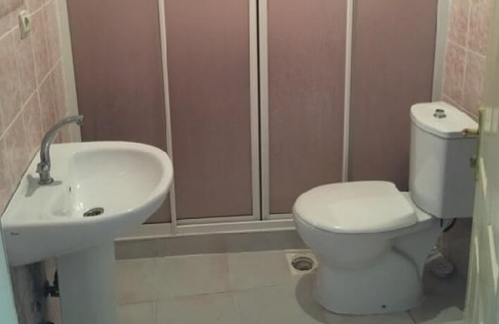 Bulvar Erkek Öğrenci Yurdu Banyo / WC